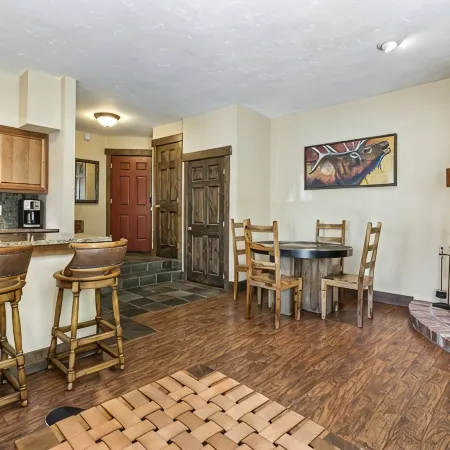 Entire 1BR apt, Sleeps 4, Wi-Fi, Close to Slopes