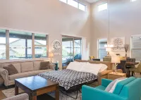 Brand New Luxury Mountain Home- Hot Tub, 3 King Beds, Bunk Beds, EVS car charger - 무료 와이파이