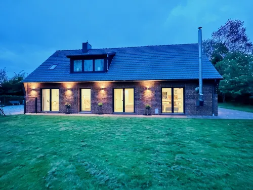 "Alle_zusammen" - Modern and bright vacation apartment with large garden
