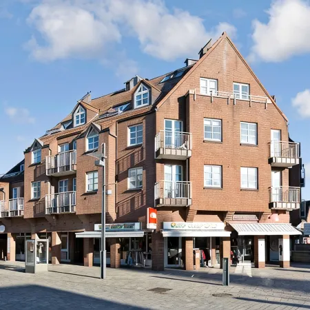 Beach, walk! next door <br>Ideal for train travelers <br>