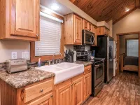 Barnwell Mountain Cabins #1: Cabin/tiny home w/loft in Gilmer across from BMRA Hotels in Upshur County