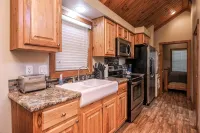 Barnwell Mountain Cabins #1: Cabin/tiny home w/loft in Gilmer across from BMRA