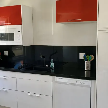 Steps to sand! Ocean view, Walk to village, family friendly, A/C!