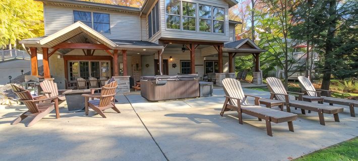 Lake Dreams, A Luxury 5-Bedroom Lakefront Home with Hot Tub and Private Dock 클리어필드 호텔