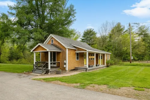 Cozy 4 season waterfront cottage in the white mountains on the bearcamp river!