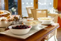 Thistle Hill Guesthouse - Walk to Many Wineries and Restaurants - 4-Star