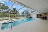 Riverside Retreat: 4BR/3BA with Private Dock and Boat Lift - Boutique