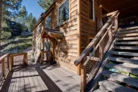 Walk to Stagecoach Lift - 5Br Luxury Ski Cabin - Private Hot Tub - 3 Fireplaces - 4-Star