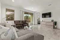 Walk to State Farm Stadium & Desert Diamond Arena - 4-Star