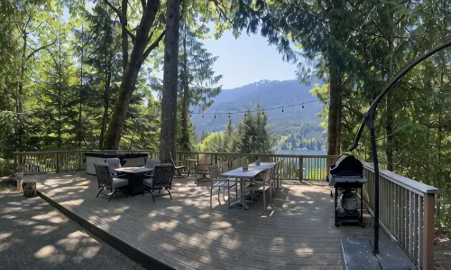 “The Lookout Lodge” Lake Sutherland house with private hot tub - 4-Star