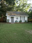 A cozy cottage in Florala, Alabama and just minutes away from Lake Jackson.