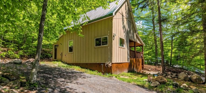 Cabin Close to Town, Private Beach, Parking & Hot Tub Hotels in Herkimer County