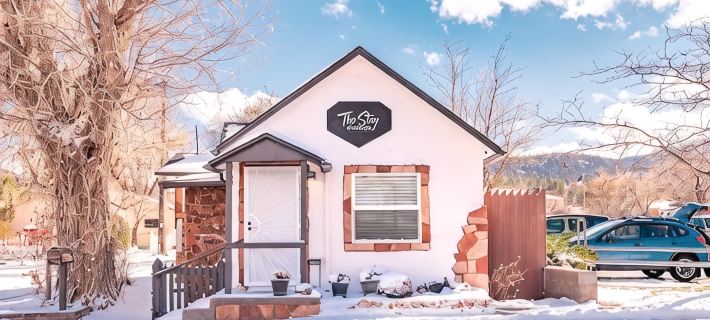 The Stay at Six•One•Four / Walk Right Out to Route 66 Hotels in Williams