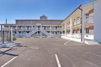 Dry Dock Inn - 3-Star