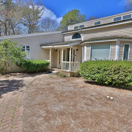 Spacious Lake House for Large Groups w Private Acre+ short path to Lake
