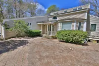 Spacious Lake House for Large Groups w Private Acre+ short path to Lake