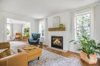 Walk to Shops & Lake/Hiking, EV Charger, Fire Pit! - 4 stjerner