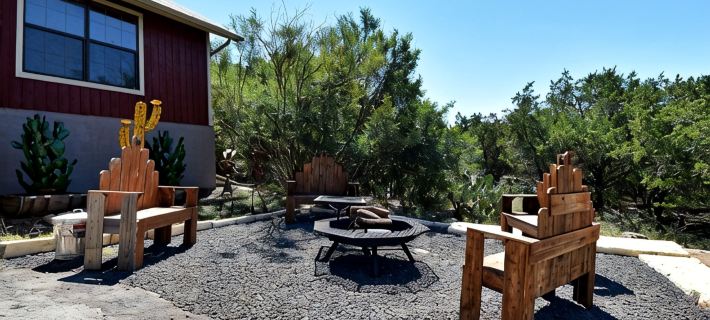 Rustic lodge retreat minutes from the Frio! Hotels in Uvalde County