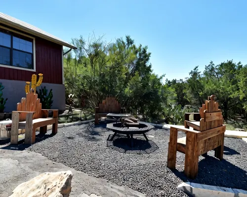 Rustic lodge retreat minutes from the Frio! Hotels in Concan