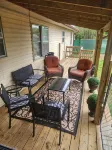 Charming 3-bedroom house with 65in smart tv, Wifi, and central heat/air in town!