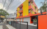RedDoorz Near Tegalega Park 2 - parking