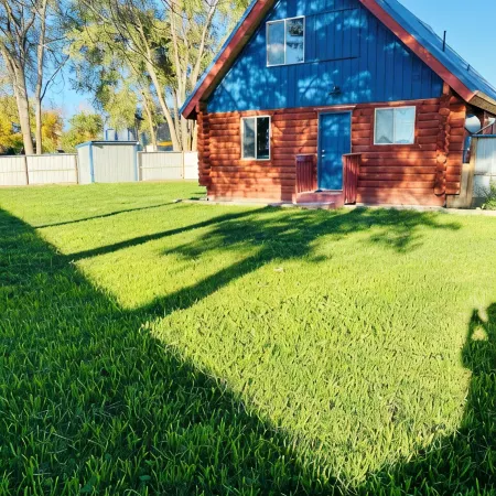 Stay at this super, cozy, country cabin in Caldwell, Idaho off of I84.
