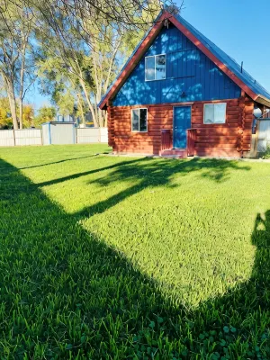 Stay at this super, cozy, country cabin in Caldwell, Idaho off of I84. - 3-Star
