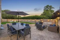 Brand New 5BR - Pool, Hot Tub, A/C – Walk to Beach, Main St Ferry - Sleeps 12