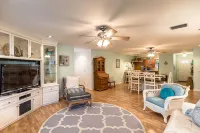 🍹🌞 Cottage Paradise! 2BR/2BA, Pets Welcome, TV, Wi-Fi - 3 ดาว