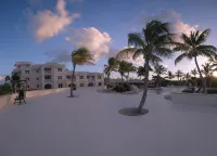 Spectacular 3 Bedroom Beachfront Condo - Wifi