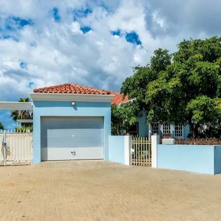 Oceanfront Villa, private pool, gazebo, great diving and snorkeling steps away
