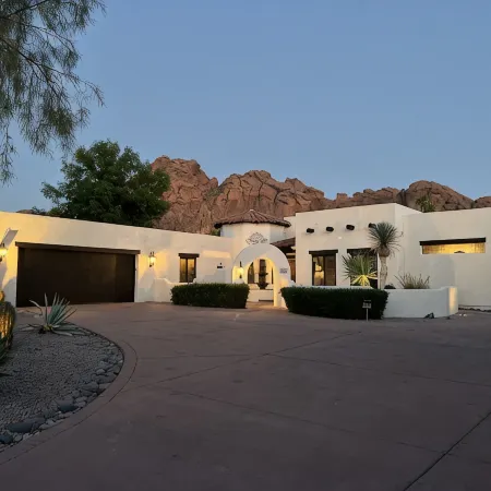 Superbly Rated-100+ Reviews. Heated Pool/Hot Tub. Pickleball Nearby. Home Office