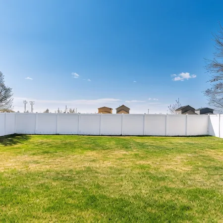 TJ Rancher home, private yard, king beds, 2.5 bath