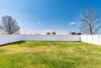 TJ Rancher home, private yard, king beds, 2.5 bath - Boutique