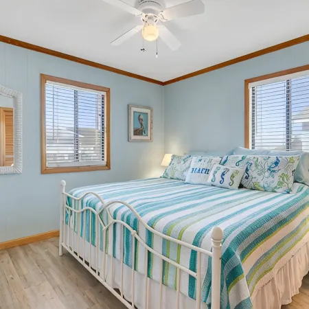 Modern Beach Cottage! Short Walk to the Beach!!