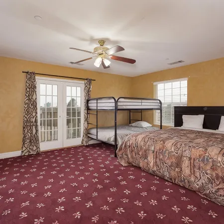 Mountain Trail Lodge and Vacation Rentals