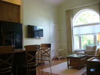 NEW LUXURY TWO-BEDROOM CONDOMINIUM WITH IN TOWN LOCATION & HALF MILE FROM BEACH - 3 estrellas