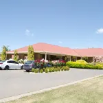 Pines Country Club Motor Inn