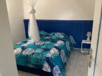 Lower villa with sea and mountain views - 2-Star