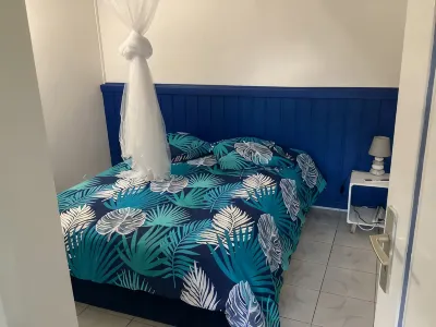 Lower villa with sea and mountain views Hotels in 