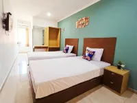 Yutaka Inn LG Dukuh Kupang - Gæstehus