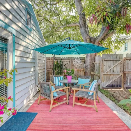 Luxury Retreat - Private Pool Cottage in Delray Beach – 45 Min to Hard Rock