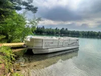 Waterfront Paradise! Boat Available for Rent. - 4 tähden