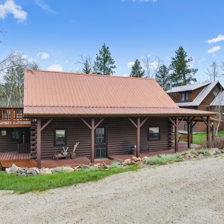 Circle J Lodge, Relaxing pet friendly cabin at Terry Peak with new hot tub!
