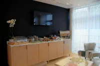 Le César Hôtel - breakfast