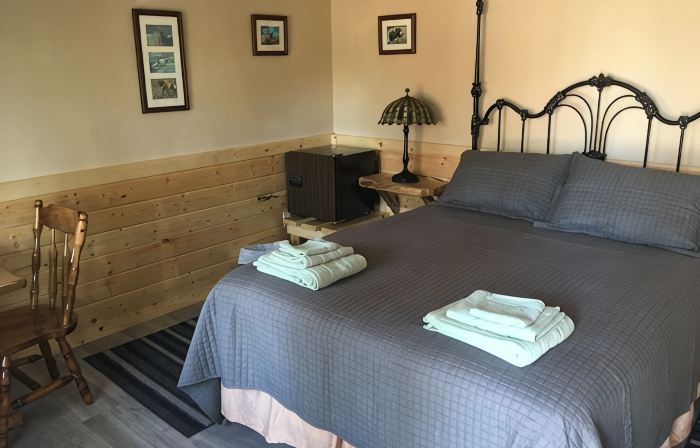 ASPEN--Personal sleeping cabin with shared kitchen/bathhouse
