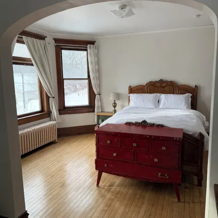 Downtown-Adjacent Historic Home / Modern Updates