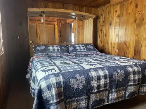 潛鳥鵜鶘湖小屋