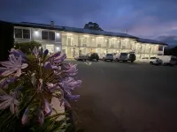 Colonial Lodge Motor Inn - parking