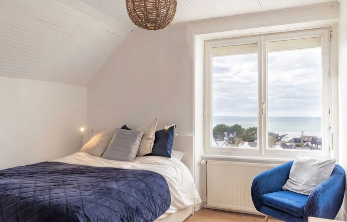 Spacious villa with sea view, 200 m from the beach.